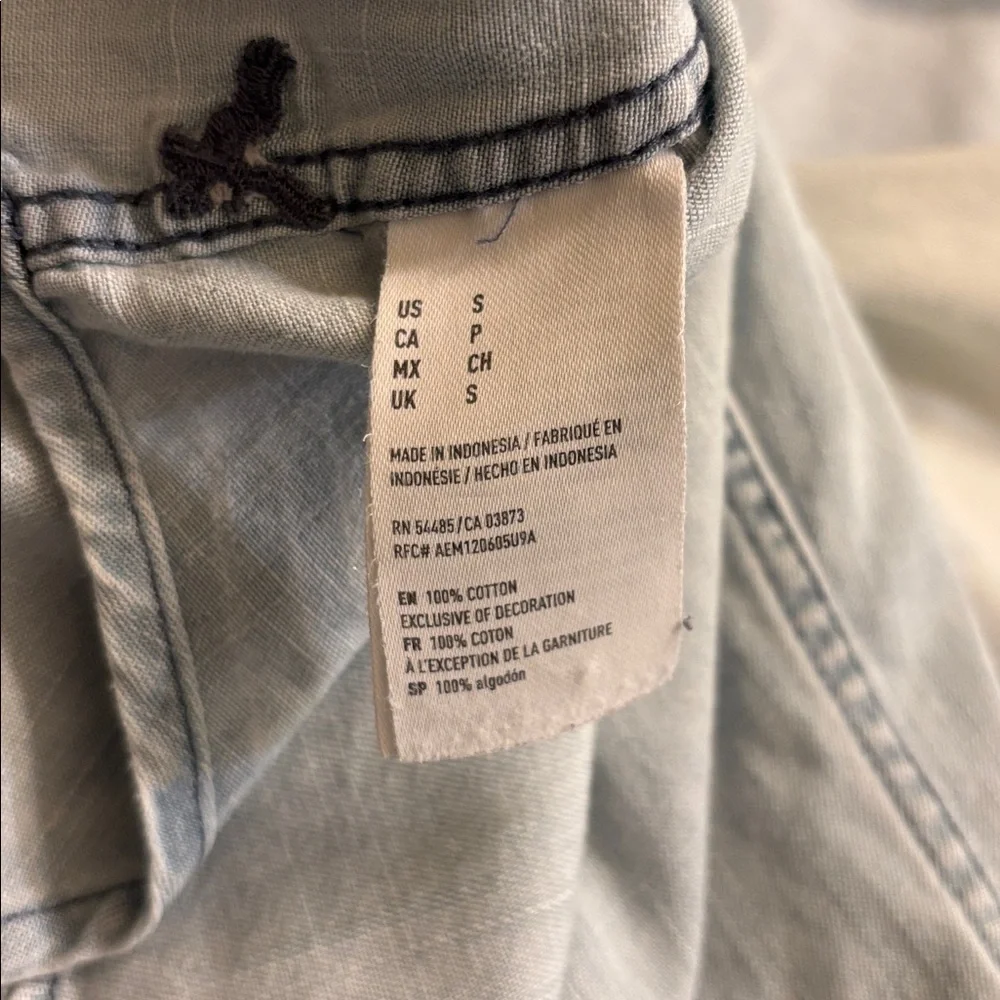 American Eagle Denim Button Down Shirt Long Sleeve Light Blue Slim Fit Small